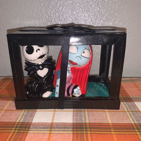 The Nightmare Before Christmas Salt&Pepper Shaker - Picture 1 of 4